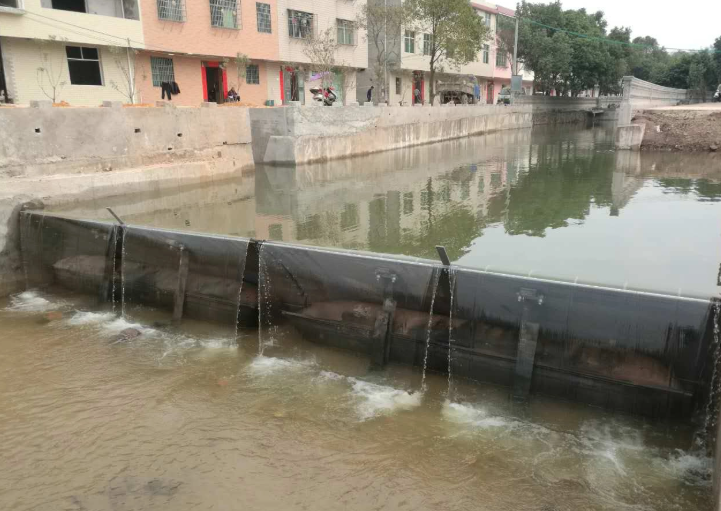 Водонаполненные резиновые плотины против воздушных надувных резиновых плотин, что лучше для современного управления водными ресурсами